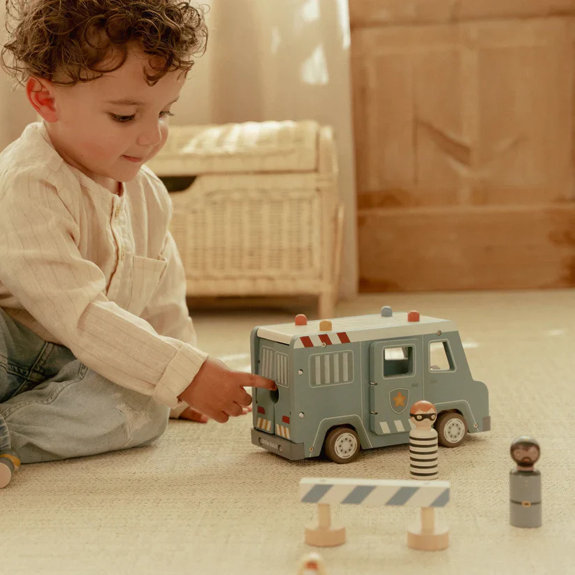 Police Van - Image 4