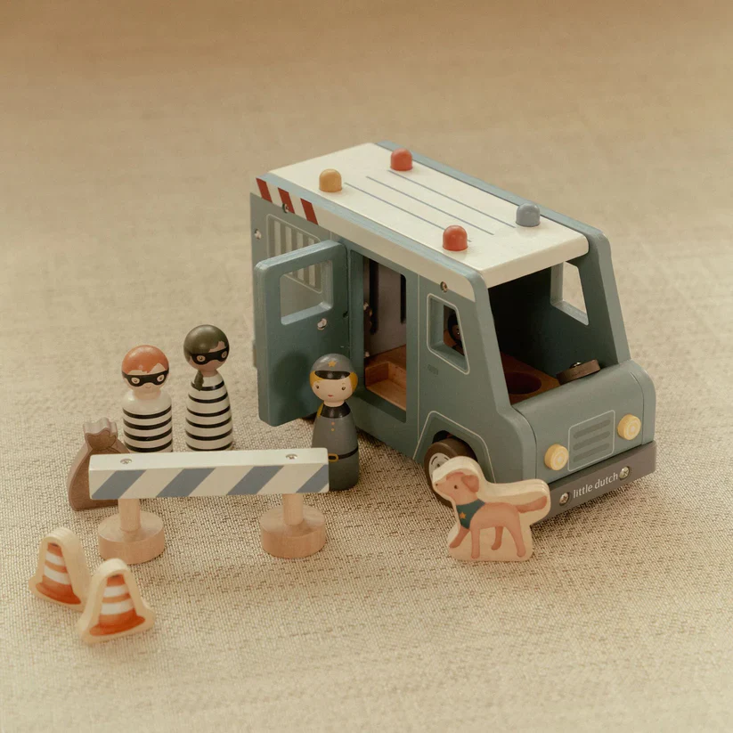 Police Van - Image 6